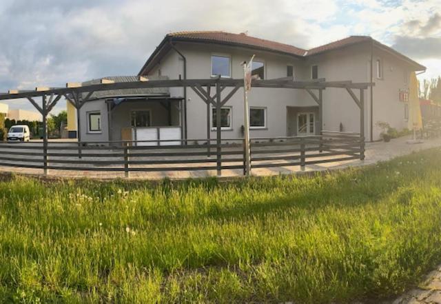 Apartamenty Zatorze 레스노 외부 사진